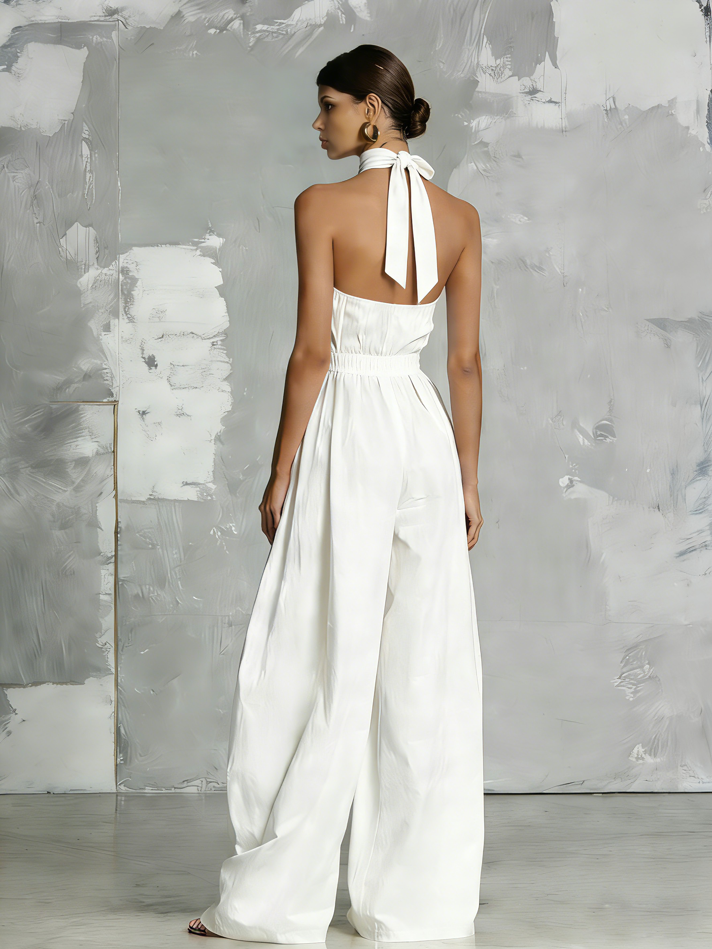 Seraphine | Mono blanco elegante con cuello halter