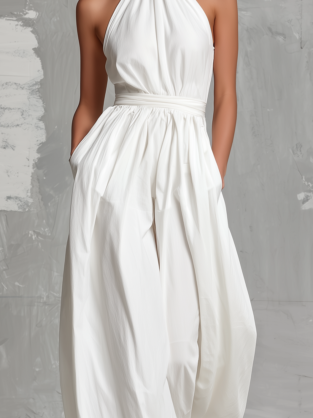Seraphine | Mono blanco elegante con cuello halter