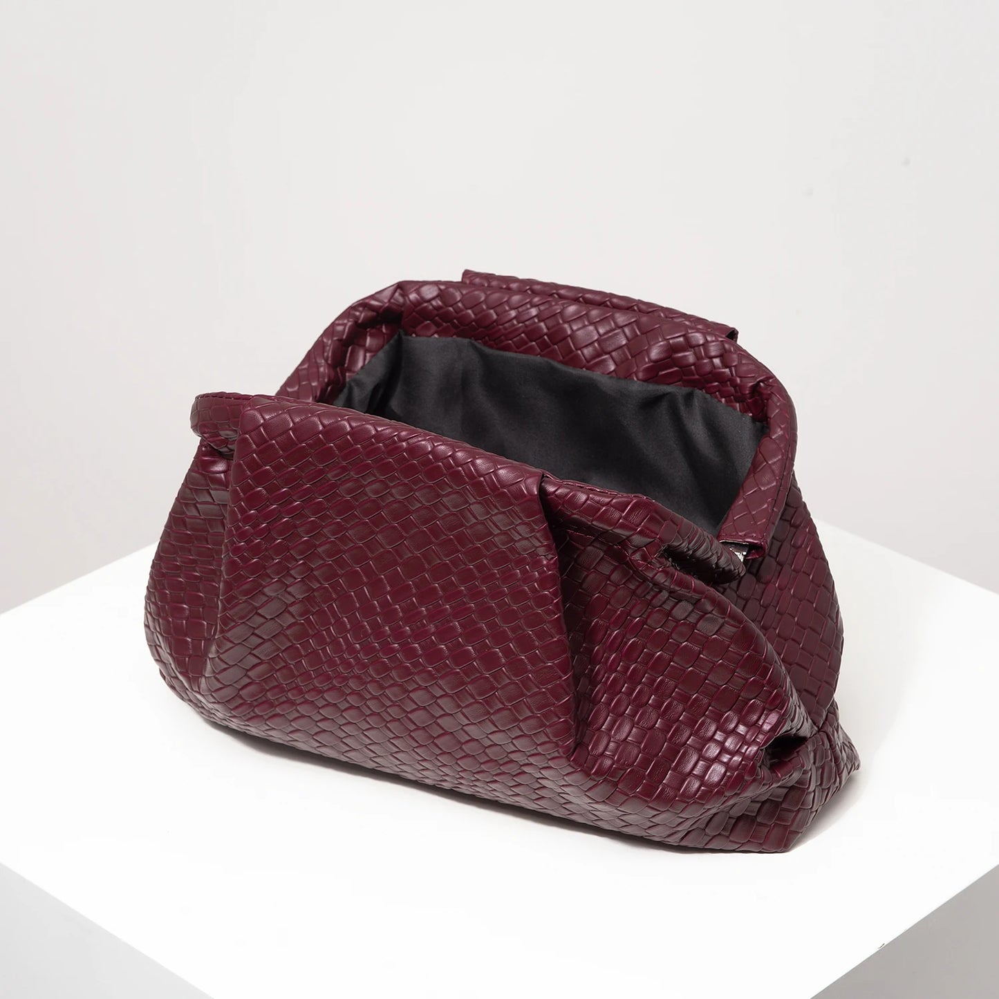 Isidora | Bolso Burdeos de Elegancia Atemporal