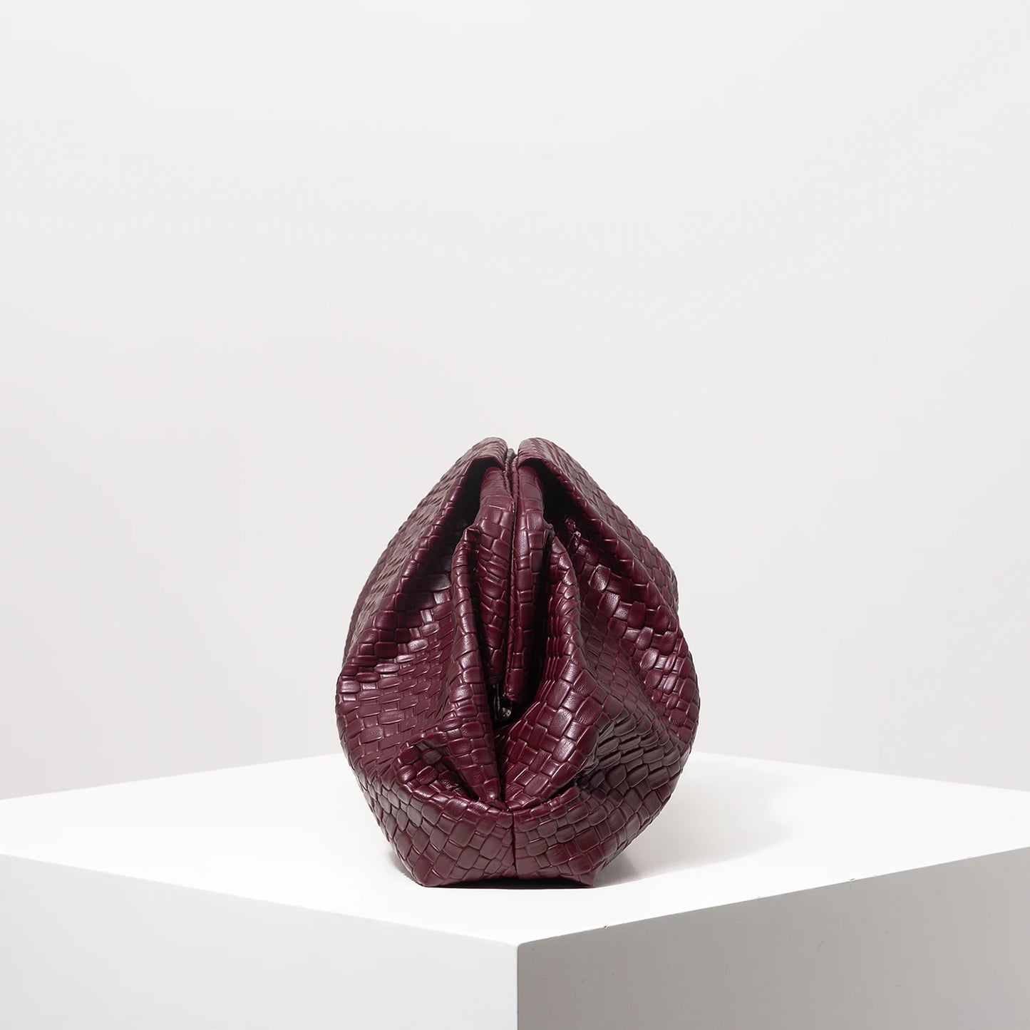 Isidora | Bolso Burdeos de Elegancia Atemporal